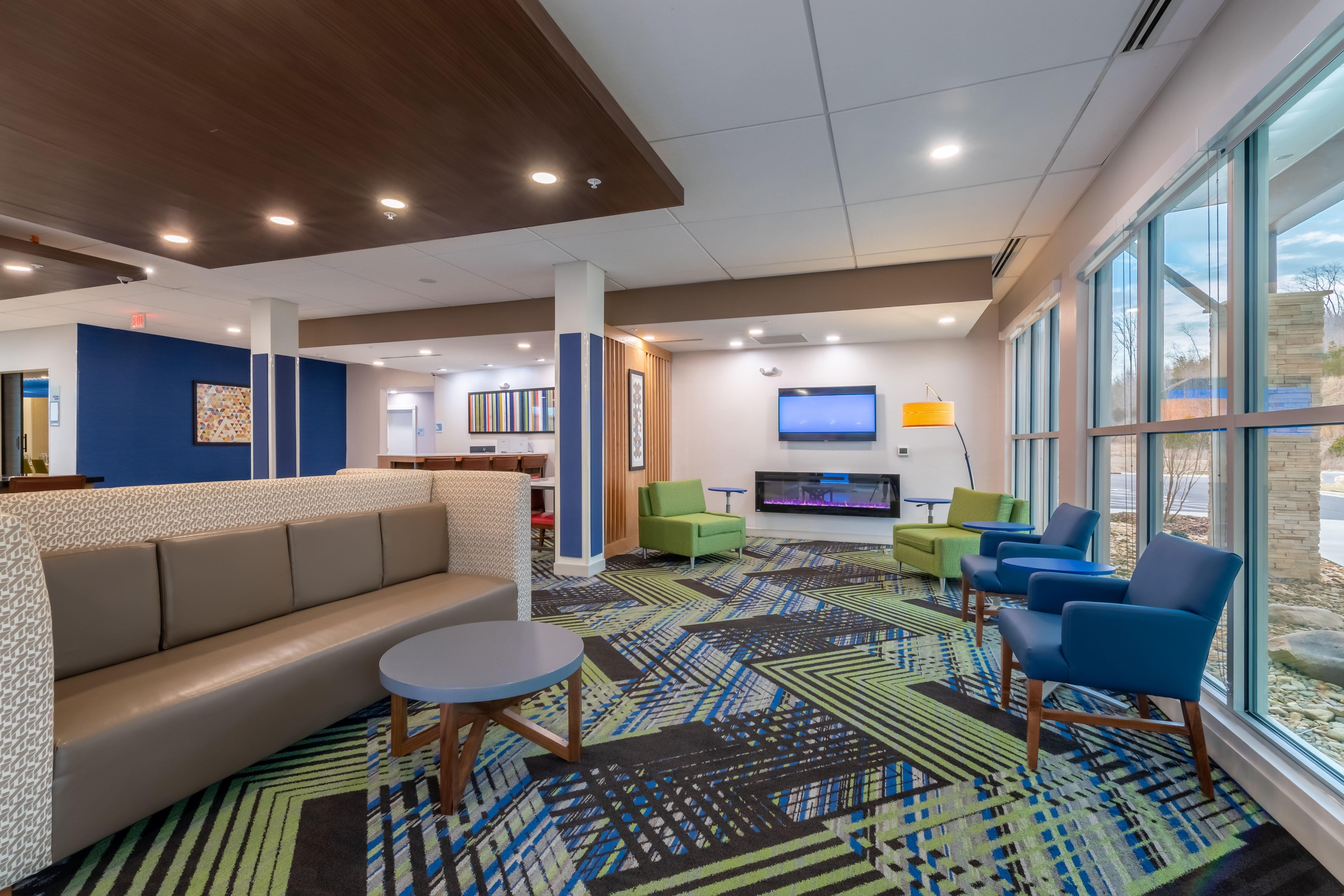 Holiday Inn Express & Suites - Marion By Ihg Exterior photo