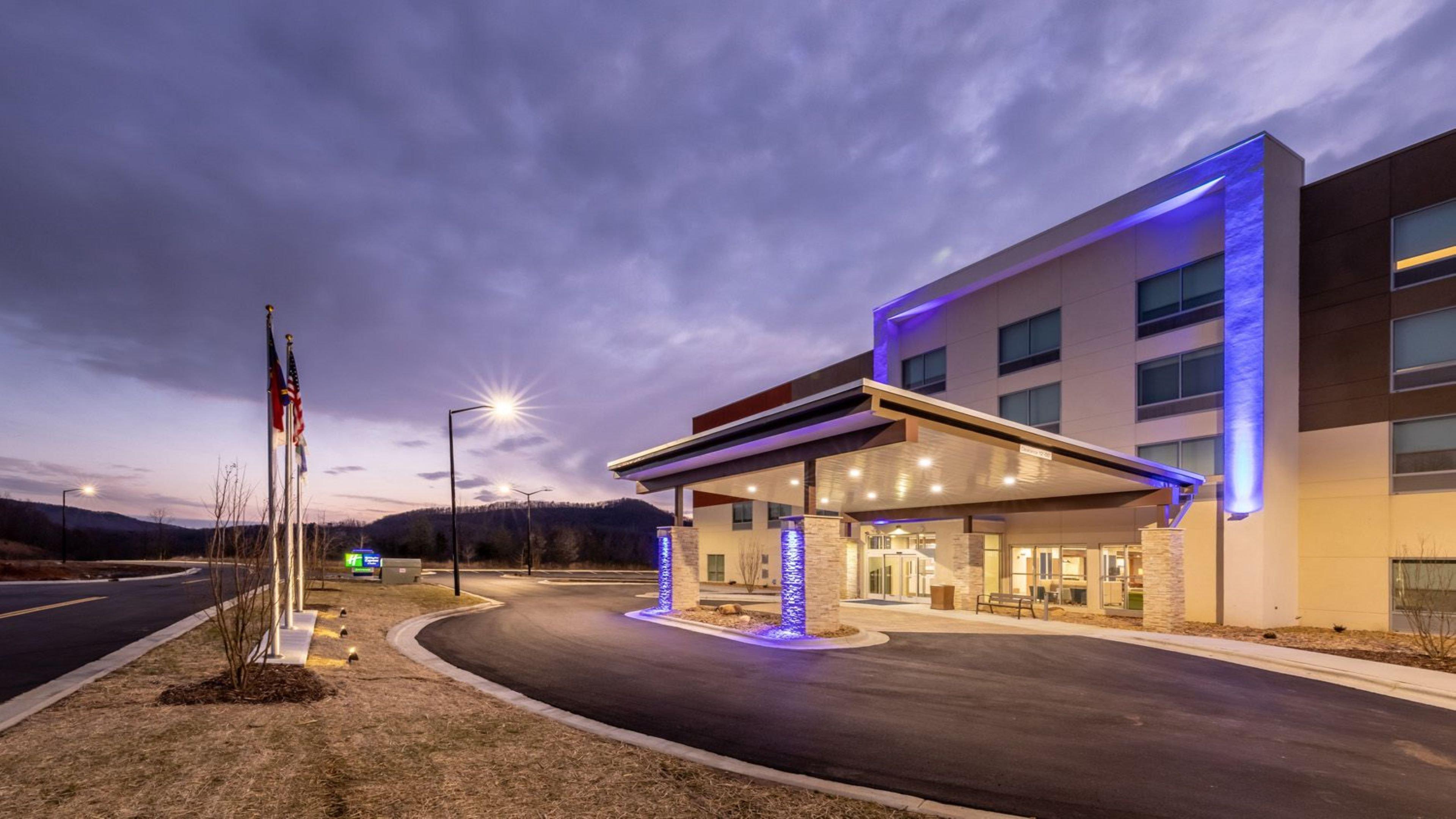 Holiday Inn Express & Suites - Marion By Ihg Exterior photo
