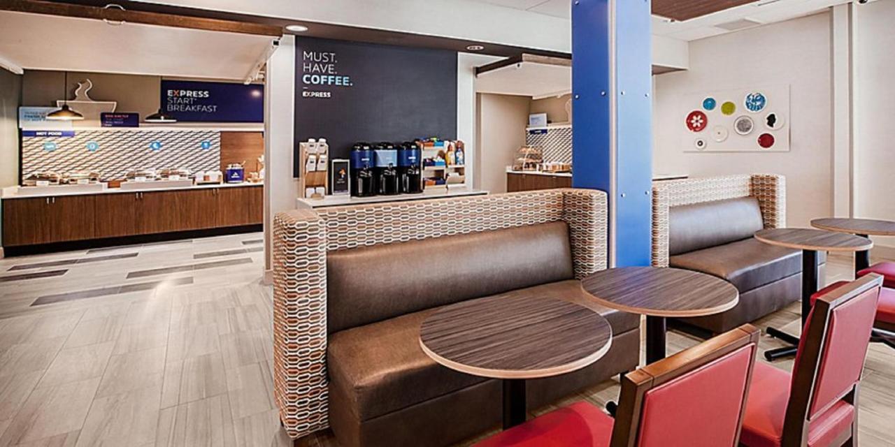 Holiday Inn Express & Suites - Marion By Ihg Exterior photo